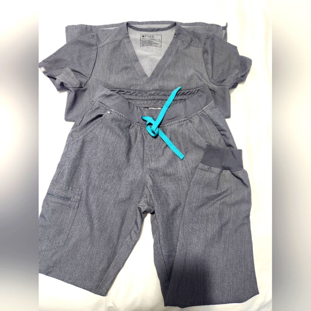 Figs Catarina One pocket Small and Zamora Joggers size Medium Graphite